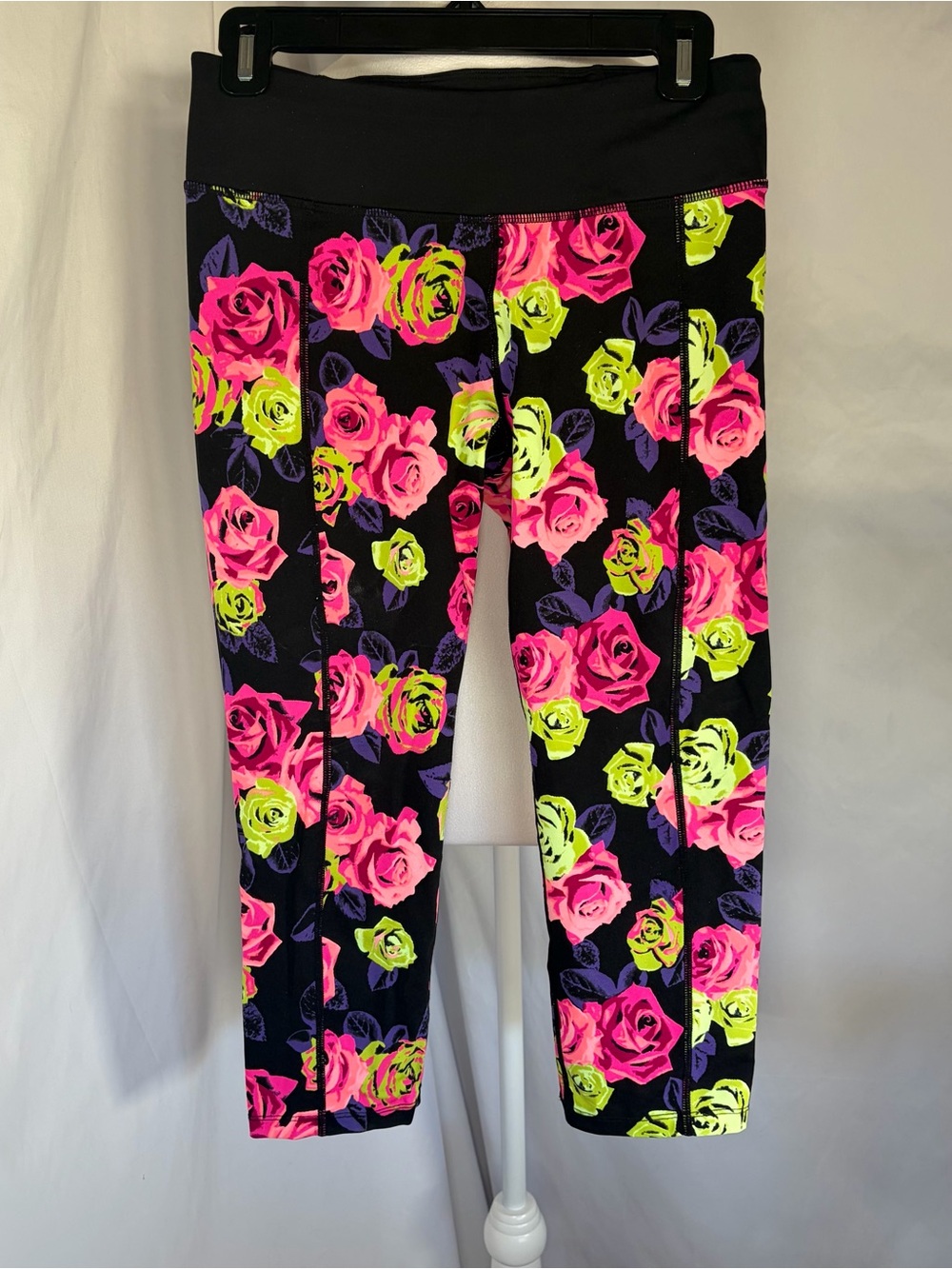 Betsy Johnson Neon Floral Cropped Leggings Black with Pink & Lime Roses Size M
